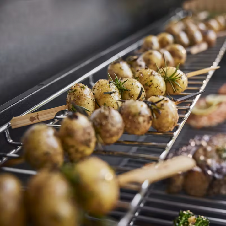 Gas Grill: Weber, GENESIS E-435 (Natural Gas) 38410001